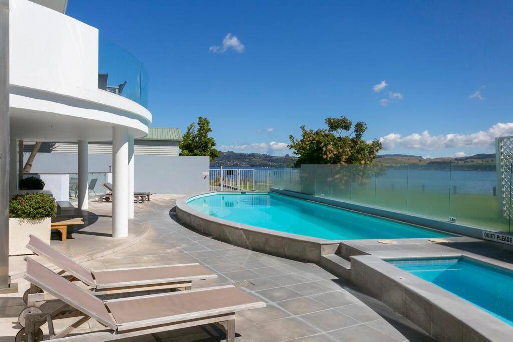 Waimahana - Luxury By The Lake Taupomeer Buitenkant foto